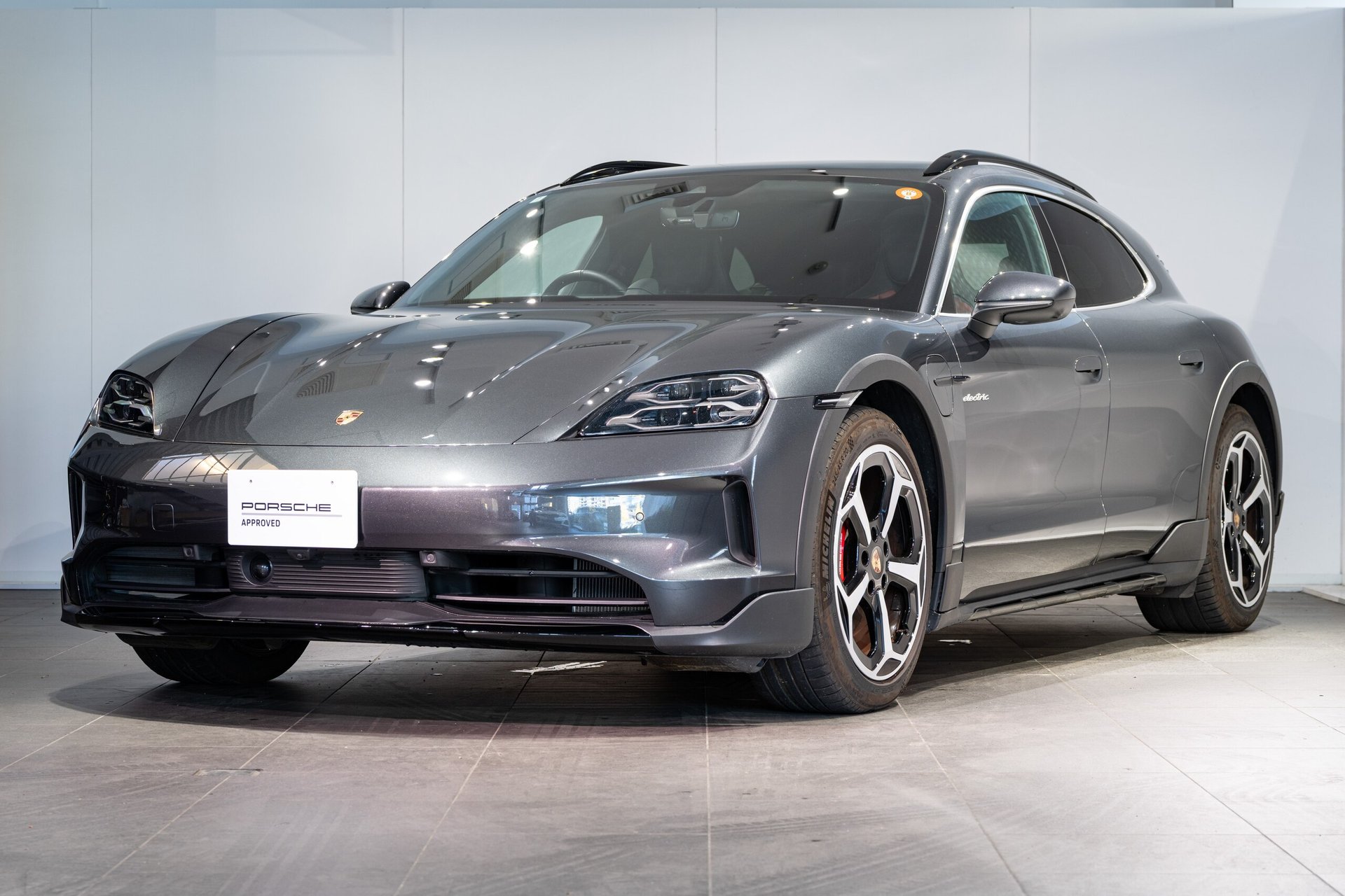 PORSCHE TAYCAN CROSS TURISMO - View 1