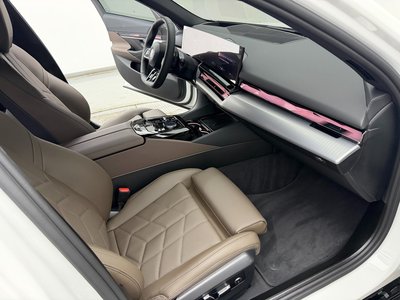 صورة مصغرة 11 لـ 2026 BMW 5 SERIES