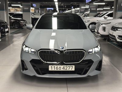 BMW 5 SERIES - 1