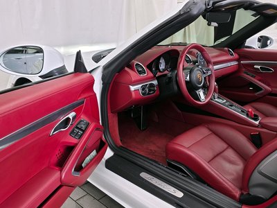 2017 Porsche 718 thumbnail 13