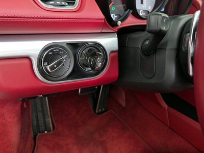 2017 Porsche 718 thumbnail 22