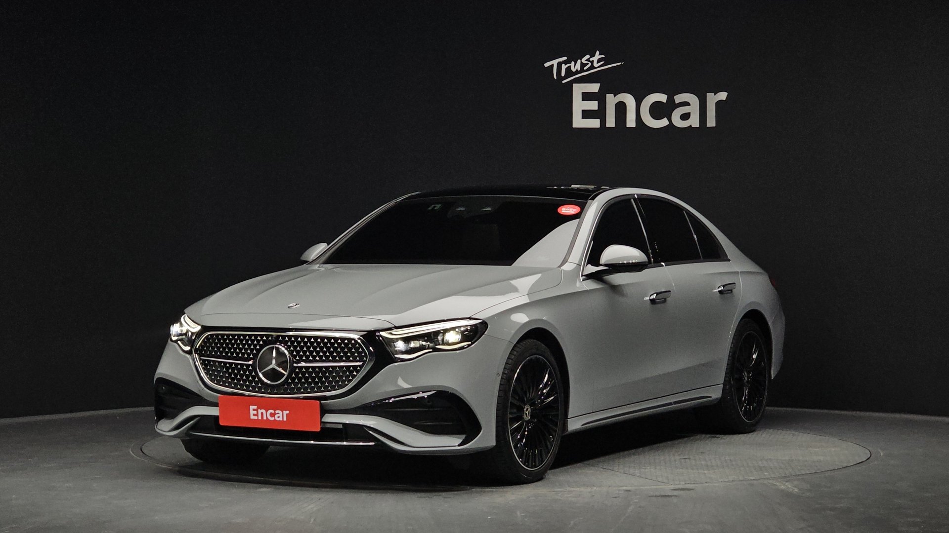 MERCEDES-BENZ E-CLASS - View 1