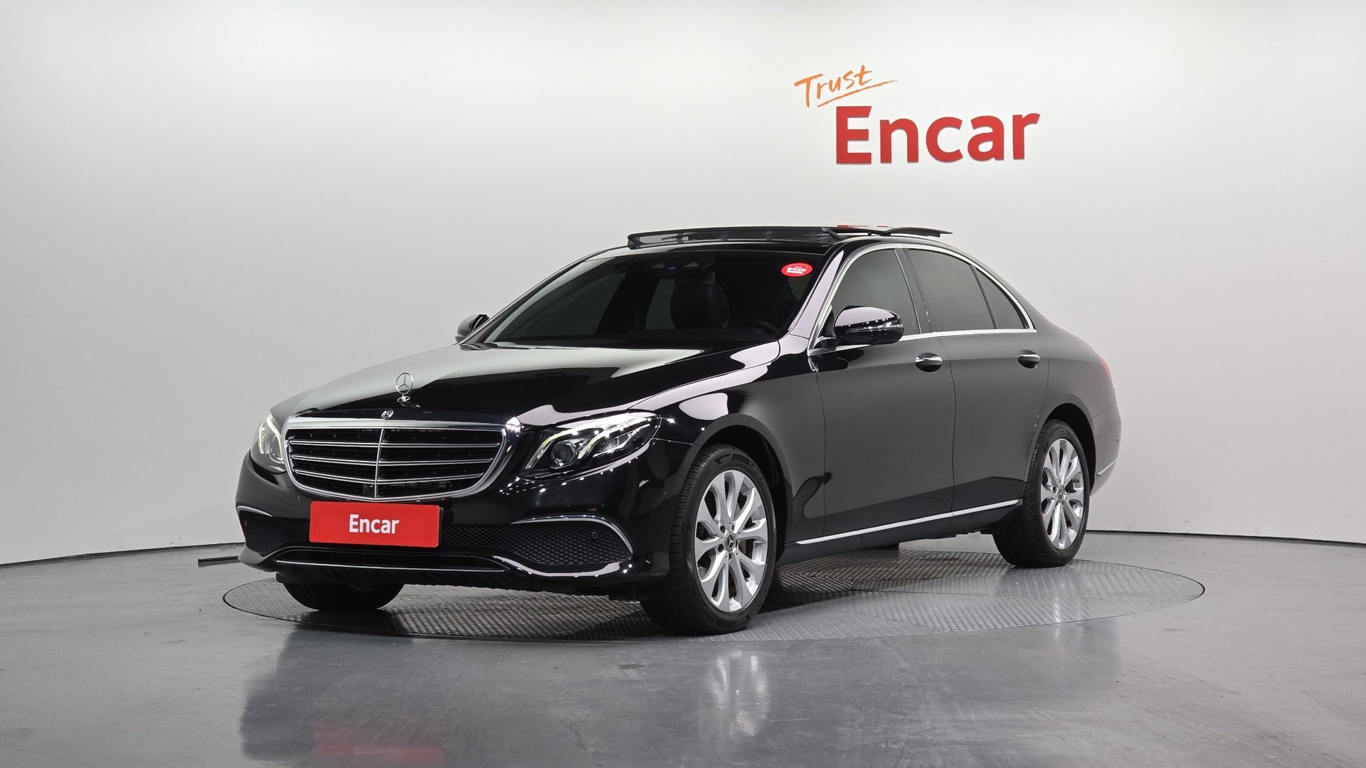 MERCEDES-BENZ E-CLASS - View 1