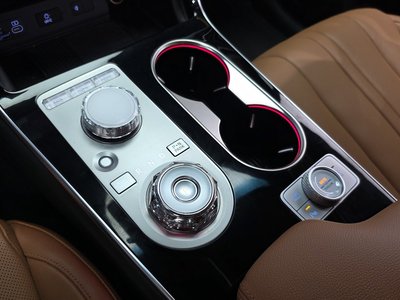 صورة 9 لـ 2025 Genesis GV80