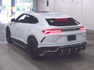 LAMBORGHINI URUS - 2