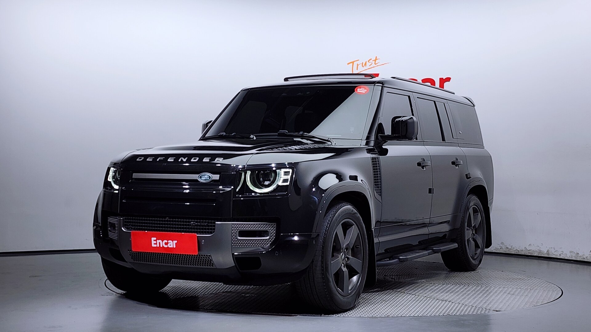 LAND ROVER DEFENDER - View 1