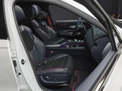 2021 Genesis GV70 — миниатюра 12