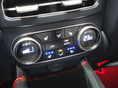 2021 Genesis GV70 — миниатюра 17