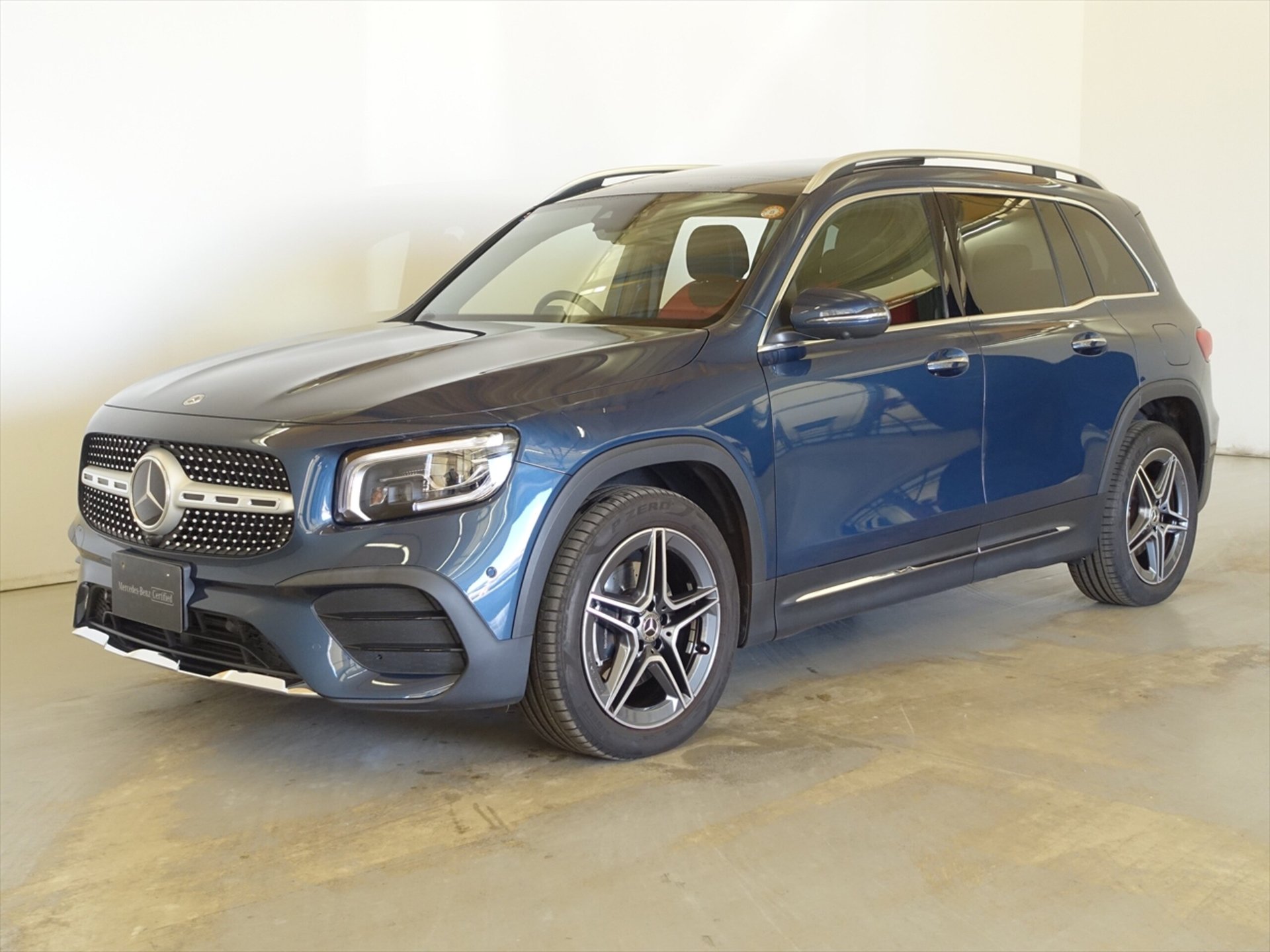 MERCEDES-BENZ GLB - View 1