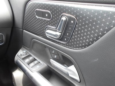 صورة 10 لـ 2025 Mercedes-BENZ EQA