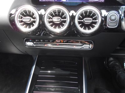 2025 Mercedes-BENZ EQA — миниатюра 14