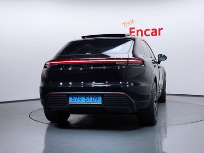 PORSCHE MACAN - 4