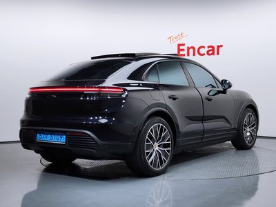 PORSCHE MACAN - 3