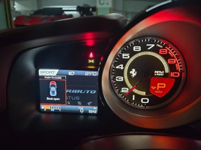 FERRARI F8 TRIBUTO - 10