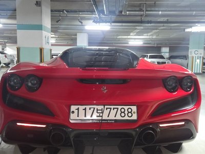FERRARI F8 TRIBUTO - 5