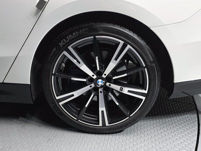 2023 BMW 5 SERIES photo 8