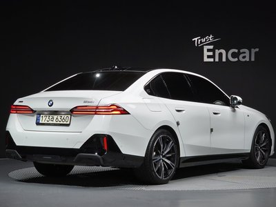 2023 BMW 5 SERIES photo 4