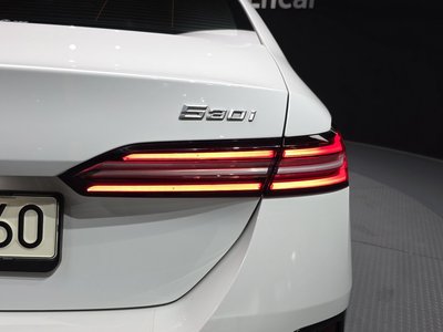 2023 BMW 5 SERIES photo 10