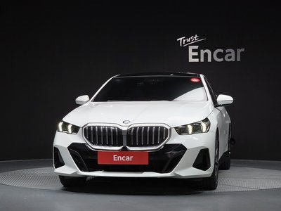 2023 BMW 5 SERIES photo 2