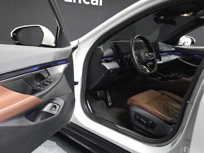 2023 BMW 5 SERIES thumbnail 13