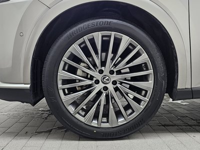 صورة 6 لـ 2025 Lexus RX