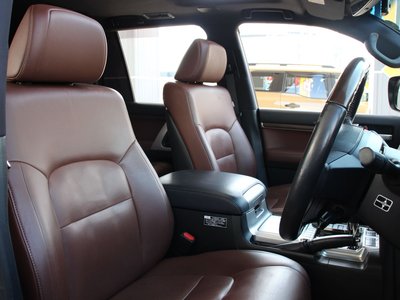 TOYOTA LAND CRUISER 200 - 10