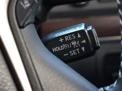 TOYOTA LAND CRUISER 200 - 7