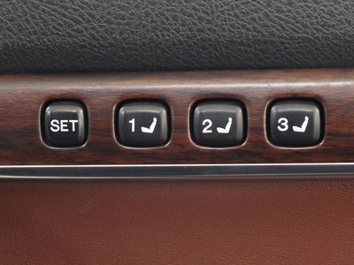 TOYOTA LAND CRUISER 200 - 9