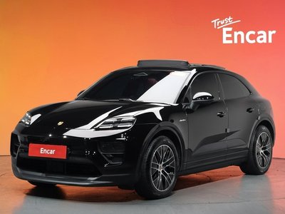 PORSCHE MACAN - 1