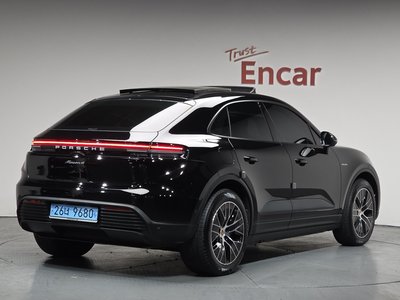 PORSCHE MACAN - 2