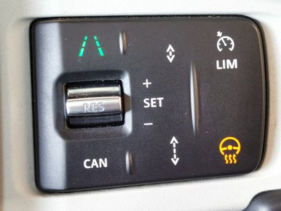 LAND ROVER DEFENDER - 9