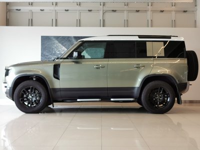 LAND ROVER DEFENDER - 10