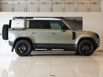 LAND ROVER DEFENDER - 7