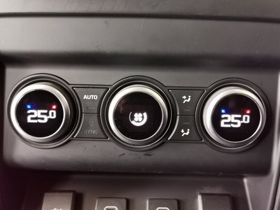 LAND ROVER DEFENDER - 4