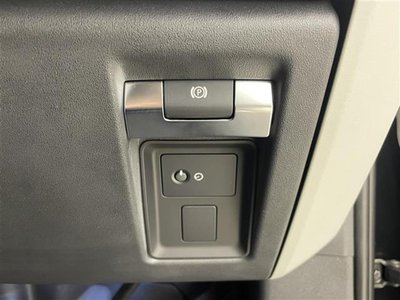 LAND ROVER DEFENDER - 9