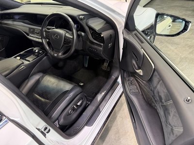 صورة مصغرة 30 لـ 2018 Lexus LS