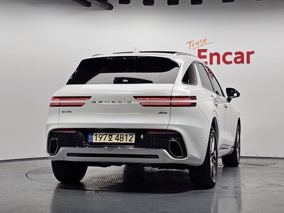 صورة 4 لـ 2022 Genesis GV70