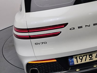 صورة 10 لـ 2022 Genesis GV70