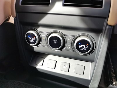 LAND ROVER DEFENDER - 10