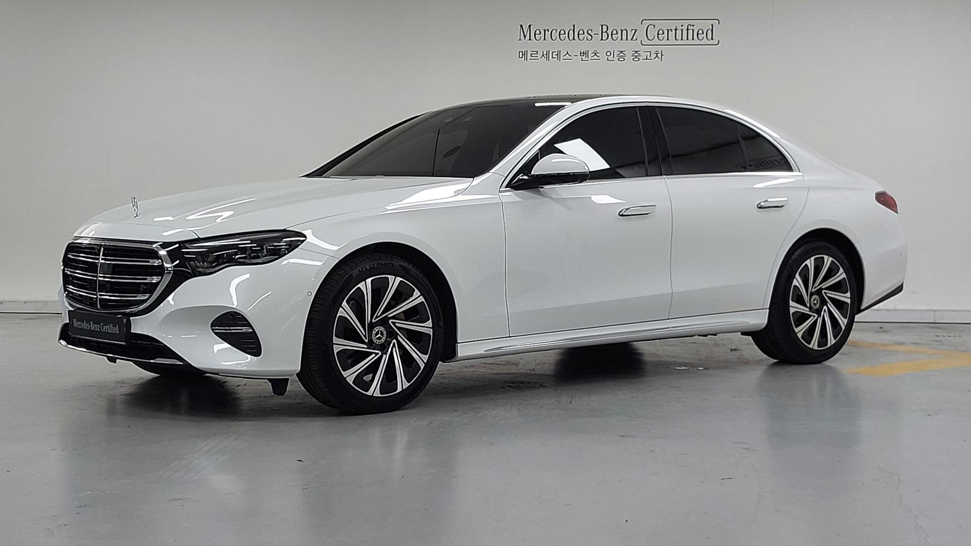 MERCEDES-BENZ E-CLASS - View 1