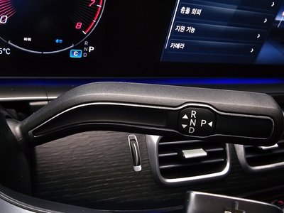 2025 Mercedes-BENZ GLE — миниатюра 12