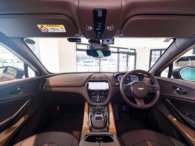 ASTON MARTIN DBX - 4