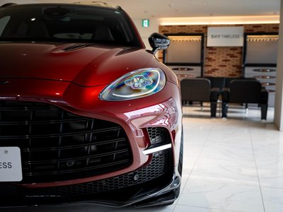 ASTON MARTIN DBX - 5