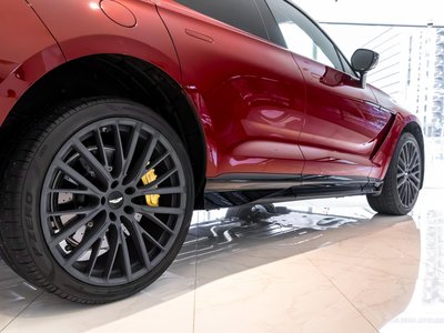 ASTON MARTIN DBX - 7