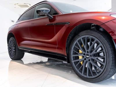 ASTON MARTIN DBX - 6