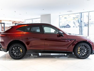 ASTON MARTIN DBX - 9