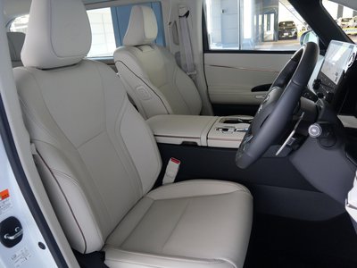 2025 Lexus LM — миниатюра 15