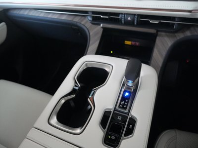 2025 Lexus LM — миниатюра 11