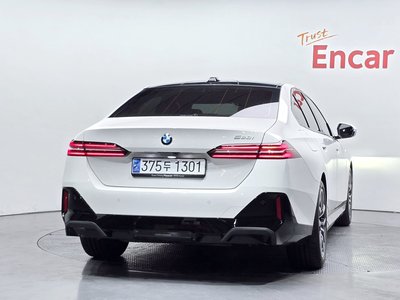 صورة 4 لـ 2023 BMW 5 SERIES