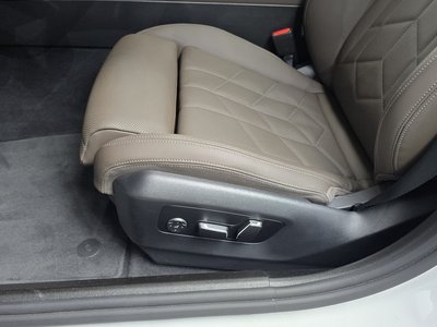 صورة مصغرة 30 لـ 2023 BMW 5 SERIES